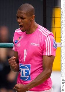 08.11.2015, ZF Arena, Friedrichshafen Volleyball, Bundesliga Maenner, VfB Friedrichshafen vs. Berlin Recycling Volleys Jubel Luis Fernando Joventino Venceslau ( 4 Friedrichshafen)