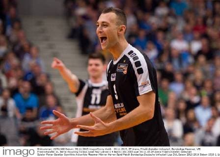 08.11.2015, ZF Arena, Friedrichshafen Volleyball, Bundesliga Maenner, VfB Friedrichshafen vs. Berlin Recycling Volleys Jubel Paul Lotman ( 9 Berlin)