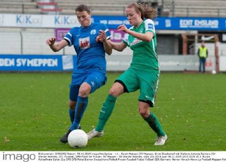 v.li.: Sarah Meiners (SV Meppen, 4) im Zweikampf mit Stefanie Antonia Sanders (SV Werder Bremen, 20), Fussball, DFB-Pokal der Frauen, SV Meppen - SV Werder Bremen, xobx