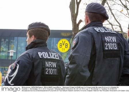 Dortmund Polizei mit BVB Logo im Hintergrundq Borussia Dortmund vs Schalke 04, Fussball, 1. Bundesliga, 08.11.2015, Copyright: Schueler Eibner-Pressefoto EP_JSE