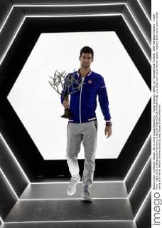 Novak Djokovic (SRB) mit Trophäe Pokal TENNIS : BNP PARIBAS Masters - Finale - Paris - 08 11 2015 JBAutissier Panoramic 