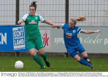 v.li.: Stephanie Goddard (SV Werder Bremen, 23) im Zweikampf mit Joana Beckers (SV Meppen, 9), SV Meppen - SV Werder Bremen (DFB-Pokal, Frauen), xSVMSVWx