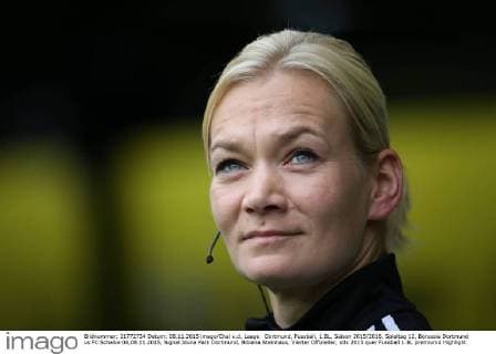 Dortmund, Fussball, 1.BL, Saison 2015 2016, Spieltag 12, Borussia Dortmund vs FC Schalke 04,08.11.2015, Signal Iduna Park Dortmund, Bibiana Steinhaus, Vierter Offizieller,