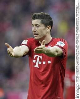 Robert LEWANDOWSKI ( 9, M) beschwert sich bei Robben. Fussball Bundesliga, FC Bayern Muenchen (München) (M) - VfB Stuttgart (S) 4:0, 12.Spieltag, Saison 2015 2016, am 07.11.2015 in Muenchen A L L I A N Z A R E N A Deutschland. Â