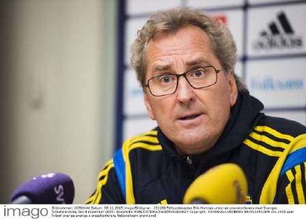 151109 Förbundskapten Erik Hamren under en presskonferens med Sveriges fotbollslandslag den 9 november 2015 i Stockholm  Copyright: JOHANNAxLUNDBERG BB151109JL009