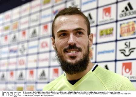 151109 Sveriges Emir Kujovic intervjuad innan en träning med Sveriges fotbollslandslag den 9 november 2015 i Stockholm  Copyright: JOHANNAxLUNDBERG BB151109JL023