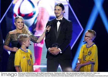 Fotbollsgalan 2015 - Gala des schwedischen Fußballs in Stockholm - Melwin och Frank delar ut pris till Arets forward Zlatan Ibrahimovic tillsammans med Anna Brolin under Fotbollsgalan 2015 den 9 november 2015 i Stockholm.  Copyright: ANDREASxLxERIKSSON BB151109BB191