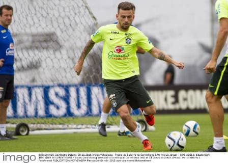 Treino da Sele??o no Corinthians SAO PAULO, Brazil - 09 11 2015: SELECTION TRAINING IN CORINTHIANS - Lucas Lima during Selection of training at Corinthians held at CT Joaquim Grava. (Photo: Marco Galv?o FotoArena)  MarcoxGalv?o