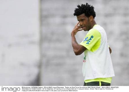 Treino da Sele??o no Corinthians SAO PAULO, Brazil - 09 11 2015: SELECTION TRAINING IN CORINTHIANS - Gil for Selection of Training at Corinthians held at CT Joaquim Grava. (Photo: Marco Galv?o FotoArena)  MarcoxGalv?o