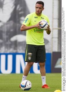 Treino da Sele??o no Corinthians SAO PAULO, Brazil - 09 11 2015: SELECTION TRAINING IN CORINTHIANS - Renato Augusto for Selection of Training at Corinthians held at CT Joaquim Grava. (Photo: Marco Galv?o FotoArena)  MarcoxGalv?o