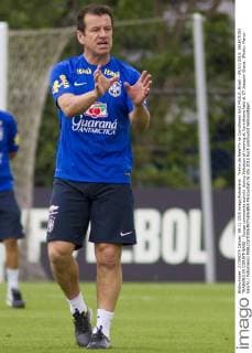 Treino da Sele??o no Corinthians SAO PAULO, Brazil - 09 11 2015: SELECTION TRAINING IN CORINTHIANS - Dunga commands activity during Selection of training at Corinthians held at CT Joaquim Grava. (Photo: Marco Galv?o FotoArena)  MarcoxGalv?o