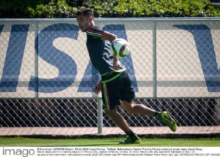 Fußball, Nationalteam Mexiko Training Mexico s national soccer team player Diego Reyes takes part in a training session in Mexico City, capital of Mexico, on Nov. 9, 2015. Mexico will play against El Salvador on Nov. 13, as part of the preliminary competition towards 2018 FIFA World Cup WM Weltmeisterschaft Fussball Pedro Mera) (jp) (sp) (SP)MEXICO-MEXICO CITY-SOCCER national team Nationalteam e PedroxMera 