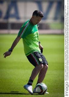Fußball, Nationalteam Mexiko Training Mexico s national soccer team coach Juan Carlos Osorio takes part in a training session in Mexico City, capital of Mexico, on Nov. 9, 2015. Mexico will play against El Salvador on Nov. 13, as part of the preliminary competition towards 2018 FIFA World Cup WM Weltmeisterschaft Fussball Pedro Mera) (jp) (sp) (SP)MEXICO-MEXICO CITY-SOCCER national team Nationalteam e PedroxMera 