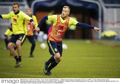 Fußball, Nationalteam Schweden Training und PK 151110 John Guidetti under Sveriges fotbollslandslags träning den 10 november 2015 i Stockholm.  Copyright: JOELxMARKLUND BB151110JM003