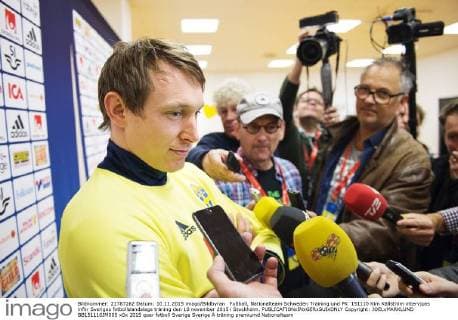 Fußball, Nationalteam Schweden Training und PK 151110 Kim Källström intervjuas inför Sveriges fotbollslandslags träning den 10 november 2015 i Stockholm.  Copyright: JOELxMARKLUND BB151110JM005