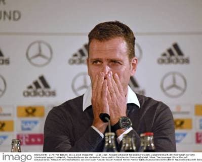 10.11.2015, Fussball Deutsche Nationalmannschaft, Zusammenkunft der Mannschaft vor dem Länderspiel gegen Frankreich, Pressekonferenz der deutschen Mannschaft in München im Mannschaftshotel Hilton. Teammanager Oliver Bierhoff (Deutschland). 