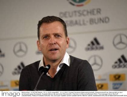 10.11.2015, Fussball Deutsche Nationalmannschaft, Zusammenkunft der Mannschaft vor dem Länderspiel gegen Frankreich, Pressekonferenz der deutschen Mannschaft in München im Mannschaftshotel Hilton. Teammanager Oliver Bierhoff (Deutschland). 