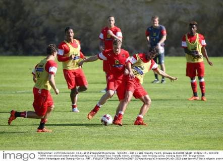 SOCCER - AUT vs SUI, friendly match, preview ALICANTE,SPAIN,10.NOV.15 - SOCCER - OEFB international match Länderspiel Austria vs Switzerland, friendly match, preview, team training camp, training team AUT. Image shows Martin Hinteregger and Gyoergy Garics (AUT). GEPAxpictures xChristianxOrt