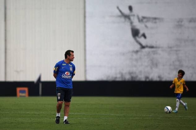 SAO PAULO, Nov. 10, 2015 -- Head coach Carlos Caetano Dunga of Brazil s national soccer team takes part in a training session in Sao Paulo, Brazil, on Nov. 10, 2015. Brazil will face Argentina on Nov. 12, and Peru on Nov. 17, in qualifier matches for the World Cup Russia 2018. Rahel Patrasso) (da) (sp) (SP)BRAZIL-SAO PAULO-SOCCER-TRAINING e RahelxPatrasso 