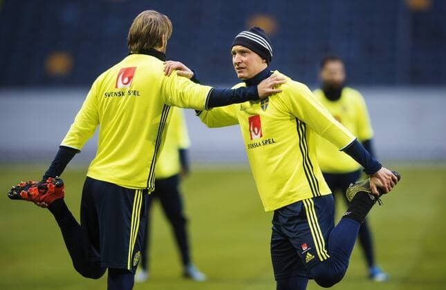 151111 Ola Toivonen, Kim Källström - Fussball, Training Nationalteam Schweden in Stockholm.  JOELxMARKLUND BB151111JM008
