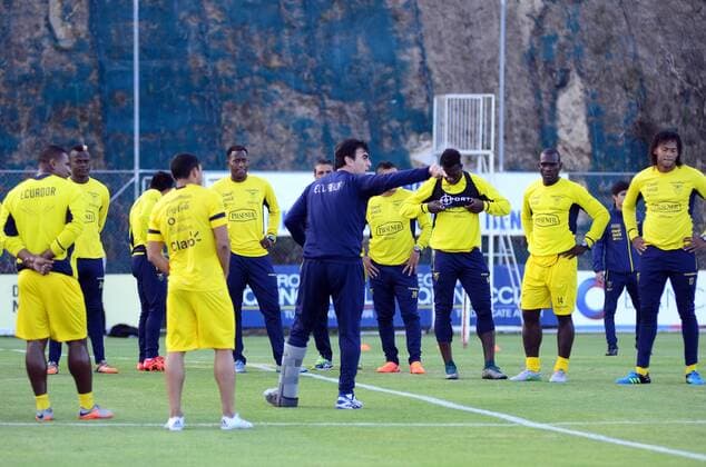 Nov. 10, 2015 - Quito, PICHINCHA, ECUADOR - Ecuadorian selection dela players during training in Quito, Ecuador, Tuesday 10 November 2015. Coach Gustavo nets, center, in training before the game on Nov. 12 against the selection of Uruguay. Ecuador training session in Quito  - ZUMAn230