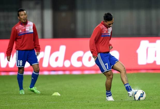 (151111) -- CHANGSHA, Nov. 11, 2015 -- Bhutan s captain Chencho Gyeltshen (R) attends a training session prior to the 2018 FIFA Group E World Cup qualifier against China in Changsha, central China s Hunan Province, Nov. 11, 2015. Bhutan will play against China on Nov. 12. ) (SP)CHINA-CHANGSHA-WORLD CUP QUALIFIER GuoxYong 