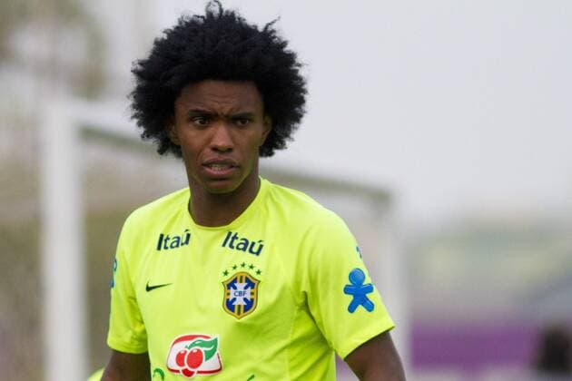 Training Selection Home Brazilian Sao Paulo, Brazil - 10 11 2015: SELECTION TRAINING HOME BRAZIL - Brazilian Willian during training Main Selection held on. (Photo: Marco Galvao FotoArena)  MarcoxGalvao