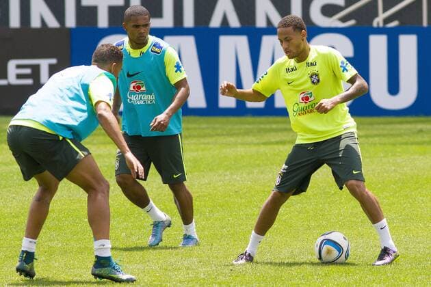 Treino da Sele??o Brasileira Principal SAO PAULO, Brazil - 11 11 2015: BRAZILIAN SELECTION TRAINING HOME - Neymar during training the Brazilian team Corinthians Main held at the Arena. (Photo: Marco Galv?o FotoArena)  MarcoxGalv?o