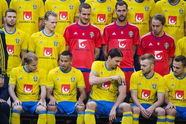 Fußball, Nationalteam Schweden, Fotoshooting in Stockholm 151111 Sveriges fotbollslandslag poserar för en lagbild den 11 november 2015 i Stockholm.  Copyright: JOHANNAxLUNDBERG BB151111JL045
