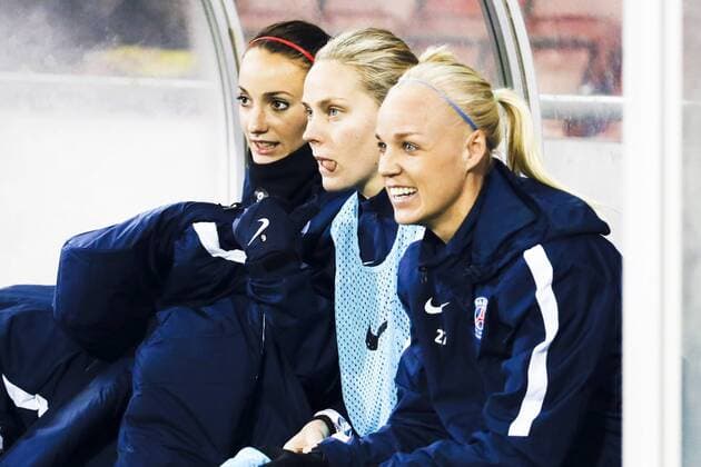 Fußball, Damen Champions League, KIF Örebro - Paris St. Germain 151111 Paris Kosovare Asllani, Caroline Seger och Lisa Dahlkvist inför fotbollsmatchen i Womens Champions League mellan Kif Örebro och Paris SG den 11 november 2015 i Örebro.  Copyright: JOHANxBERNSTRÖM BB151111BB203
