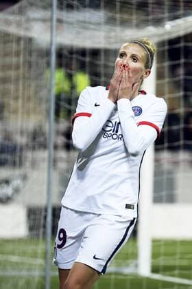 Fußball, Damen Champions League, KIF Örebro - Paris St. Germain 151111 Paris Anja Mittag deppar under fotbollsmatchen i Womens Champions League mellan Kif Örebro och Paris SG den 11 november 2015 i Örebro.  Copyright: JOHANxBERNSTRÖM BB151111BB218