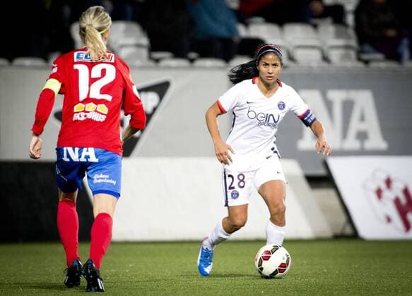 151111 Paris SG Shirley Cruz under fotbollsmatchen i Womens Champions League mellan Kif Örebro och Paris SG den 11 november 2015 i Örebro.  Copyright: JohanxBernström BB151111BB249