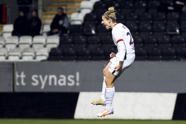 151111 Paris Anja Mittag jublar efter 1-1 under fotbollsmatchen i Womens Champions League mellan Kif Örebro och Paris SG den 11 november 2015 i Örebro.  Copyright: JOHANxBERNSTRÖM BB151111BB270