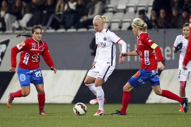 151111 Paris Caroline Seger under fotbollsmatchen i Womens Champions League mellan Kif Örebro och Paris SG den 11 november 2015 i Örebro.  Copyright: JOHANxBERNSTRÖM BB151111BB272