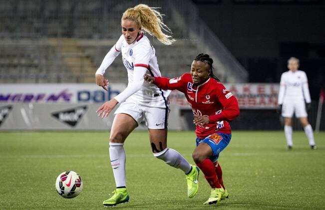 Fußball, Damen Champions League, KIF Örebro - Paris St. Germain 151111 Paris SG Kheira Hamraoui och KIF Örebro Ogonna Chukwudi under fotbollsmatchen i Womens Champions League mellan Kif Örebro och Paris SG den 11 november 2015 i Örebro.  Copyright: JohanxBernström BB151111BB407