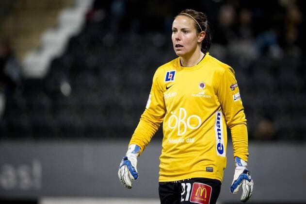 Fußball, Damen Champions League, KIF Örebro - Paris St. Germain 151111 KIF Örebro malvakt Carola Söberg under fotbollsmatchen i Womens Champions League mellan Kif Örebro och Paris SG den 11 november 2015 i Örebro.  Copyright: JohanxBernström BB151111BB423