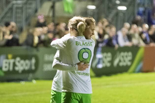 Fußball, UWCL, FC Chelsea - VfL Wolfsburg; Caroline Graham Hansen (Wolfsburg, 26) und Anna Blässe (Wolfsburg, 9) Jubel, Torjubel, Freude, Emotion, Torerfolg, Aktion, action, goal, goal celebration, celebrates. xtgx