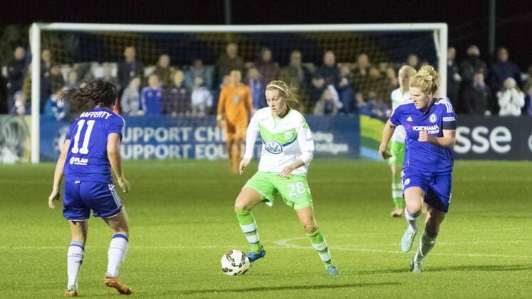 Fußball, UWCL, FC Chelsea - VfL Wolfsburg; Lena Goeßling (Goessling, Wolfsburg, 28) am Ball. xtgx