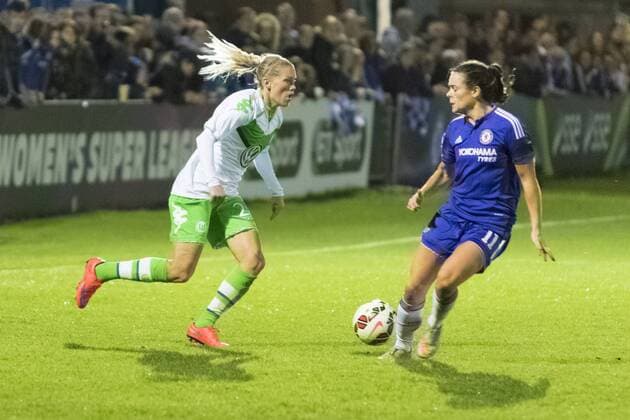 Fußball, UWCL, FC Chelsea - VfL Wolfsburg; Lara Dickenmann (Wolfsburg, 21) am Ball. xtgx