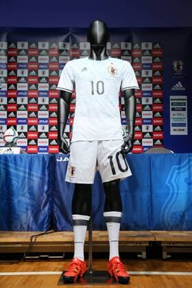 Fußball, Nationalteam Japan, Trikotpräsentation Men s new away kit (JPN), NOVEMBER 5, 2015 - Football Soccer : Japan Men s new away kit during the presentation of the Japan national football and futsal team s new jersey at JFA House in Tokyo, Japan. NoxThirdxPartyxSales  (umqa029215)