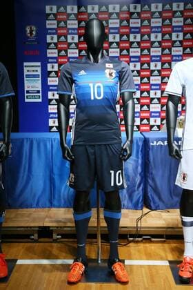 Fußball, Nationalteam Japan, Trikotpräsentation Men s new home kit (JPN), NOVEMBER 5, 2015 - Football Soccer : Japan Men s new home kit during the presentation of the Japan national football and futsal team s new jersey at JFA House in Tokyo, Japan. NoxThirdxPartyxSales  (umqa029228)