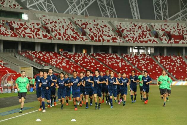 Japan team group Mannschaftsbild Totale (JPN), NOVEMBER 11, 2015 - Football Soccer : FIFA World Cup WM Weltmeisterschaft Fussball Russia 2018 Asian Qualifier Second Round, training session prior to the Group E match between Singapore - Japan at the national stadium, in Singapore. Noxthirdxpartyxsales  (umqh000410)