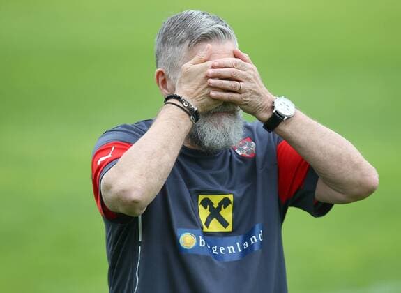 Fußball, Nationalteam Österreich Training SOCCER - AUT, friendly match, preview ALICANTE,12.NOV.15 - SOCCER - OEFB international match, training team AUT. Image shows athlete coach Roger Spry (AUT). GEPAxpictures xChristianxOrt