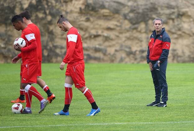 Fußball, Nationalteam Österreich Training SOCCER - AUT, friendly match, preview ALICANTE,12.NOV.15 - SOCCER - OEFB international match, training team AUT. Image shows Rubin Okotie, Marko Arnautovic and head coach Marcel Koller (AUT). GEPAxpictures xChristianxOrt