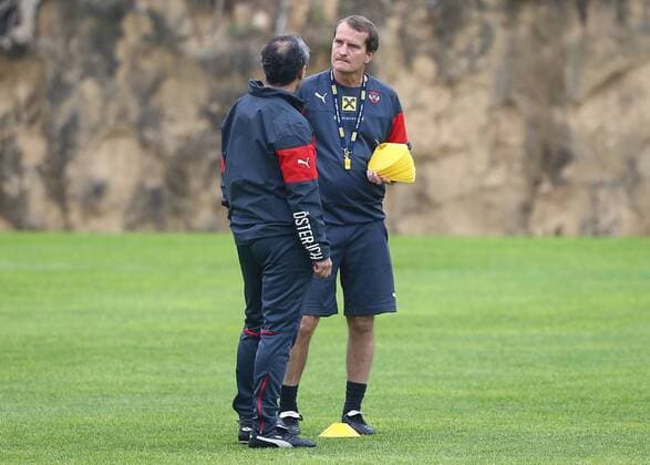 Fußball, Nationalteam Österreich Training SOCCER - AUT, friendly match, preview ALICANTE,12.NOV.15 - SOCCER - OEFB international match, training team AUT. Image shows head coach Marcel Koller and assistant coach Thomas Janeschitz (AUT). GEPAxpictures xChristianxOrt