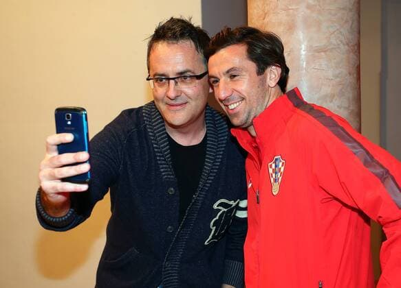 Fußball, Nationalteam Kroatien in Zagreb Croatian footballers have seen the show Spektakluk 11.11.2015., Zagreb, Croatia - Croatian footballers have seen the show Spektakluk starring by Tarik Filipovic and Rene Bitorajac. After the show footballers hung out with actors. Tarik Filipovic, Darijo Srna.  JuricaxGaloic PIXSELL