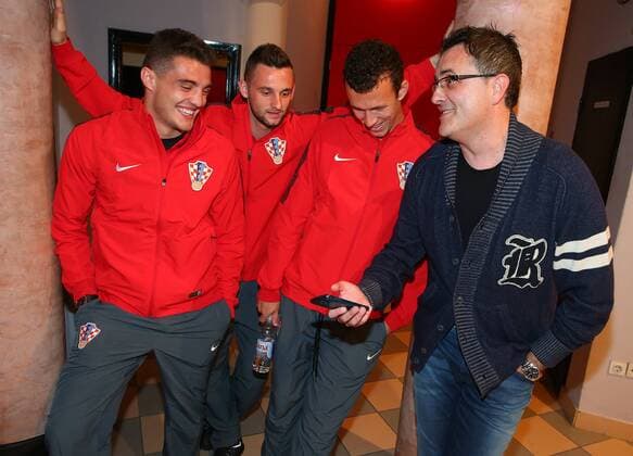 Fußball, Nationalteam Kroatien in Zagreb Croatian footballers have seen the show Spektakluk 11.11.2015., Zagreb, Croatia - Croatian footballers have seen the show Spektakluk starring by Tarik Filipovic and Rene Bitorajac. After the show footballers hung out with actors. Mateo Kovacic, Marcelo Brozovic, Ivan Perisic, Tarik Filipovic.  JuricaxGaloic PIXSELL