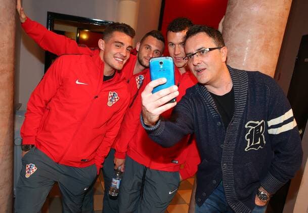 Fußball, Nationalteam Kroatien in Zagreb Croatian footballers have seen the show Spektakluk 11.11.2015., Zagreb, Croatia - Croatian footballers have seen the show Spektakluk starring by Tarik Filipovic and Rene Bitorajac. After the show footballers hung out with actors. Mateo Kovacic, Marcelo Brozovic, Ivan Perisic, Tarik Filipovic.  JuricaxGaloic PIXSELL