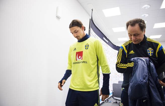 Fußball, Nationalteam Schweden Training und PK Zlatan Ibrahimovic, presschef Niklas Bodell - Stockholm, Pressekonferenz Nationalteam Schweden.  Copyright: JOELxMARKLUND BB151112JM038