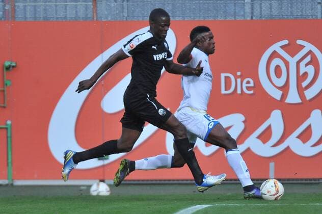 12.11.2015, xtkx, Fussball Testspiel, FSV Mainz 05 - SV Sandhausen v.l. Seyi Olajenbesi (SV Sandhausen) , Jhon Cordoba (Mainz 05) ,